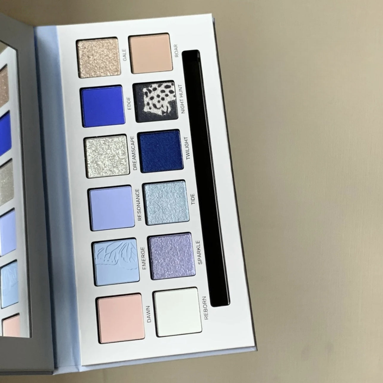Explorer Eyeshadow 21 Butterfly and Snow Leopard - Misty Blue 14g