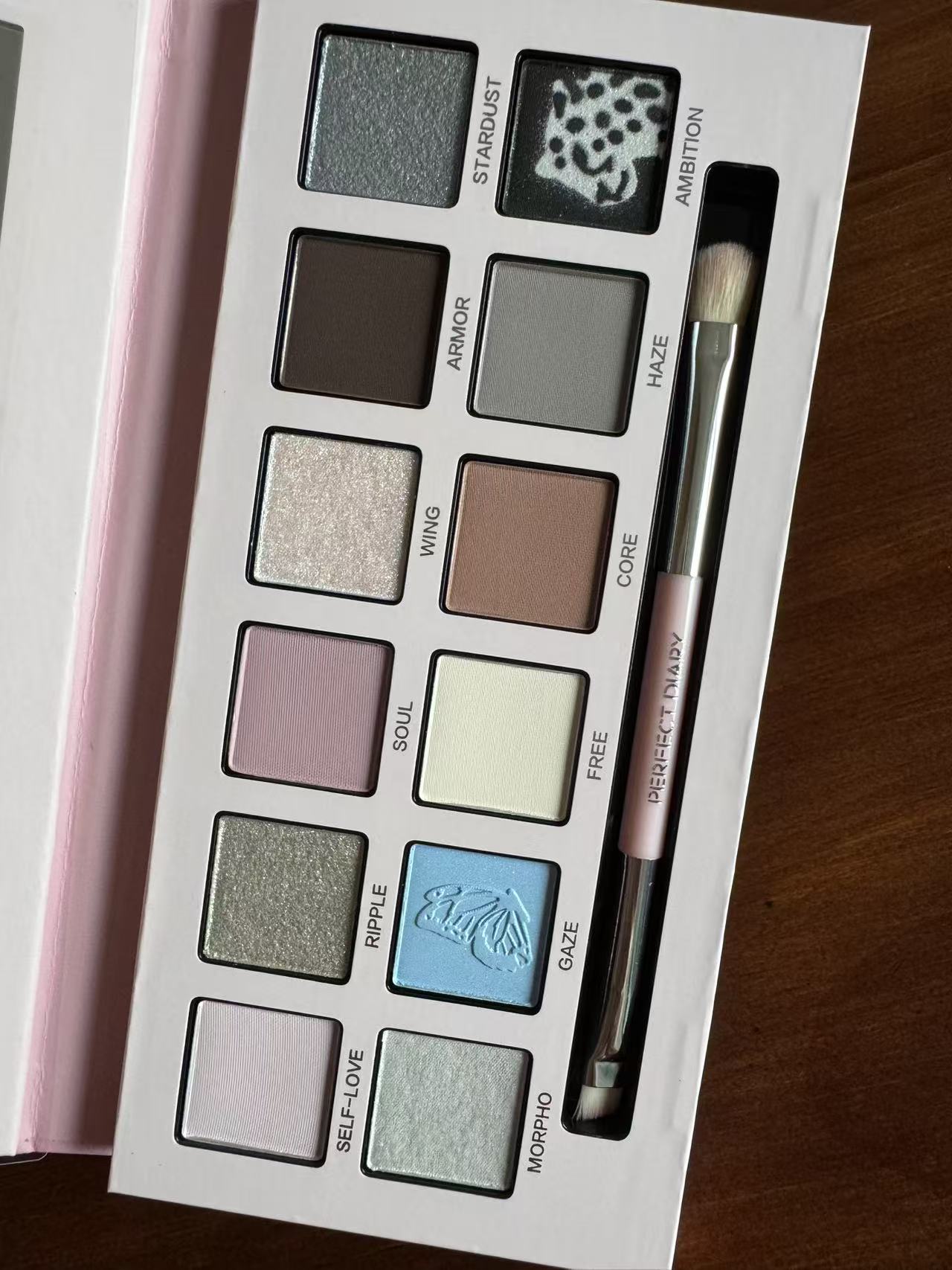 Explorer Eyeshadow 20 Butterfly and Snow Leopard - Soft Pink 14g