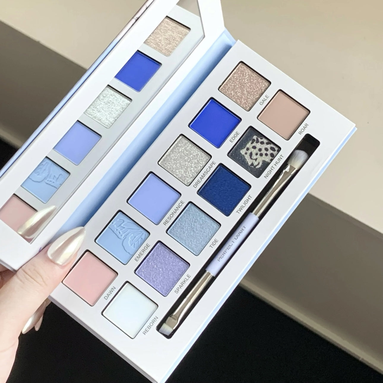 Perfect Diary Explorer Eyeshadow 21 Butterfly and Snow Leopard - Misty Blue 14g